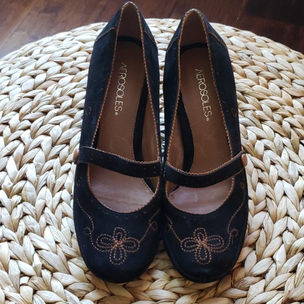 NWOB Aerosoles Black Suede Wedges